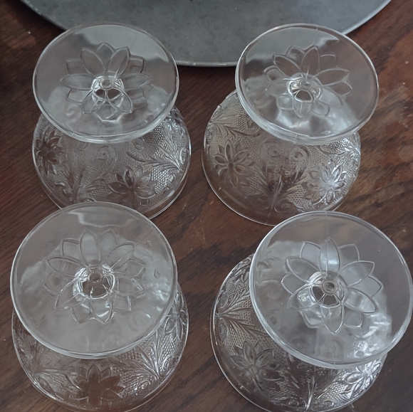 Set of 8 Indiana Glass Tiara Sandwich clear glass small bowls - Picture 3 of 6